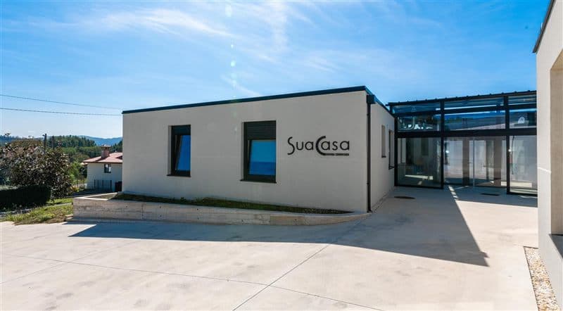 Fachada de Residencia Suacasa, centro residencial y vivienda comunitaria en San Sadurniño